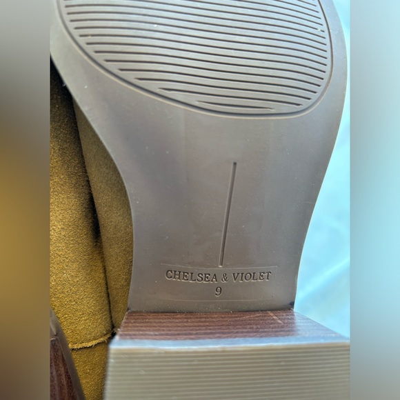 Chelsea & Violet Audrina Suede Western Style Boots - Picture 11 of 11